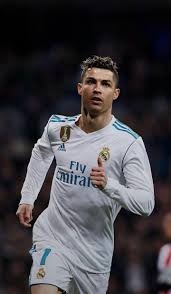 杨瀚森NBA生涯首次首发，被打到面部痛苦倒地，裁判未及时吹停比赛引争议