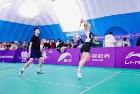 表达崇高敬意，重庆铜梁龙向李章洙赠送冲超纪念球衣